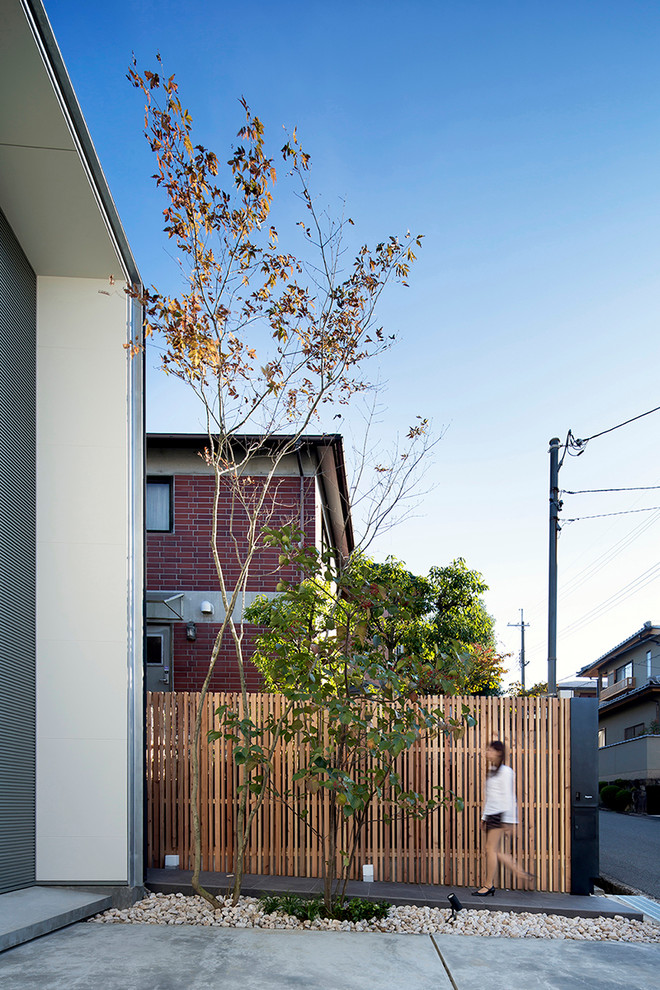 Design ideas for a contemporary verandah in Osaka.