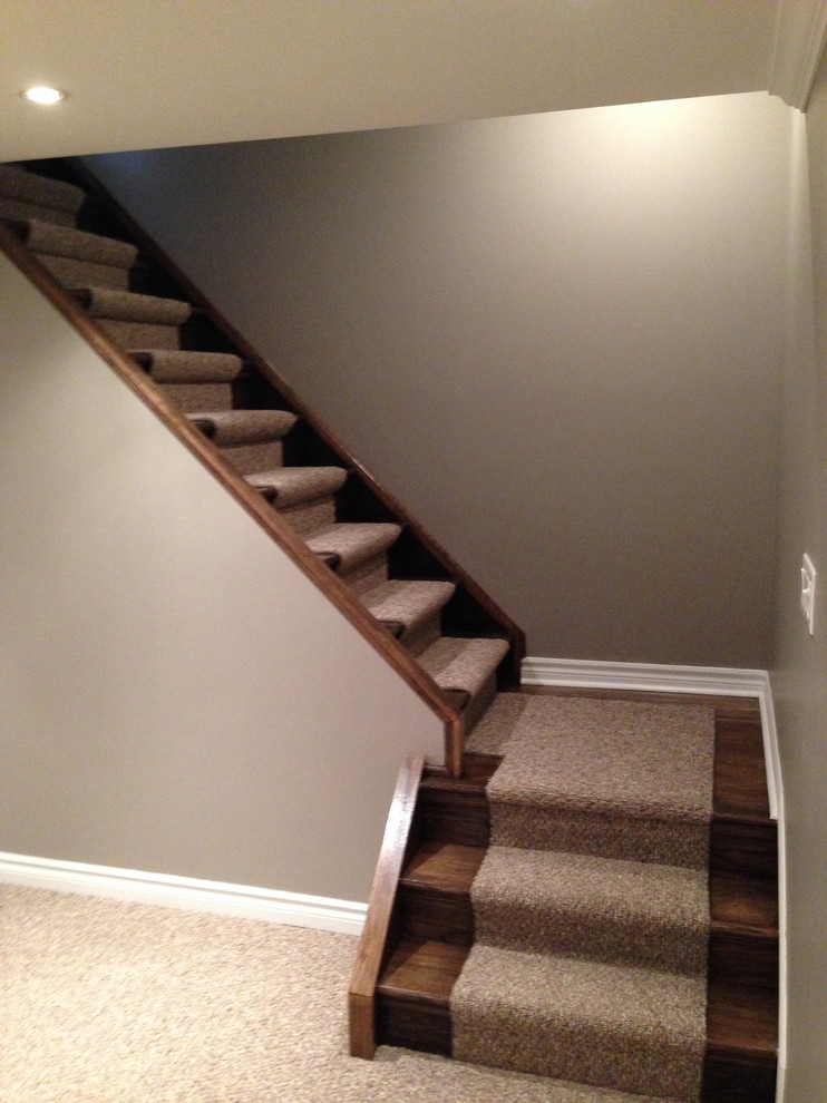 Photo of a modern staircase in Toronto.