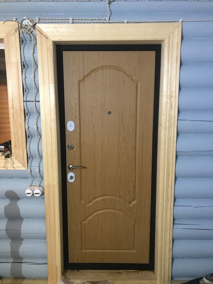 Ретро электрика + деревянные накладки naBrevno в интерьере бревенчатого дома