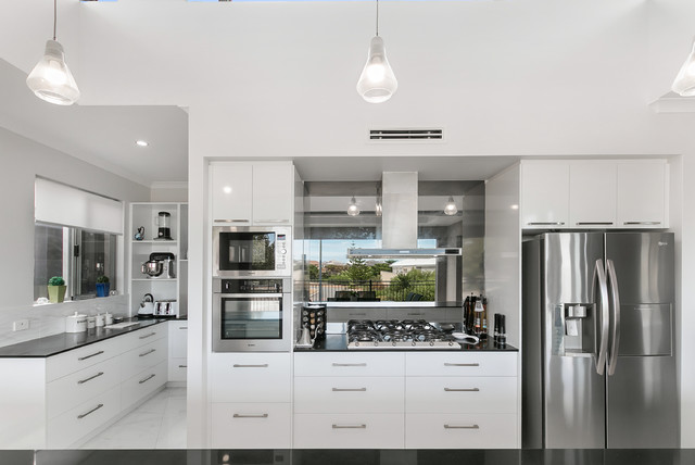 Oasis Drive modern-kitchen
