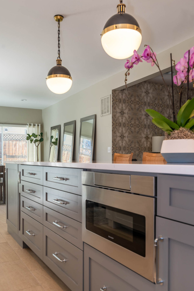 Kitchen - transitional kitchen idea in Denver
