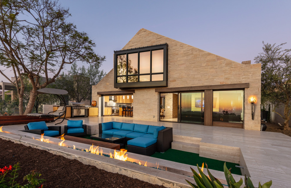 Transitional home design photo in Orange County