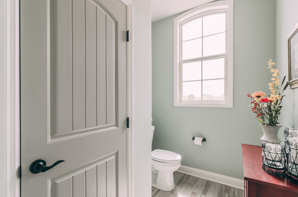 Example of a transitional home design design in Nashville