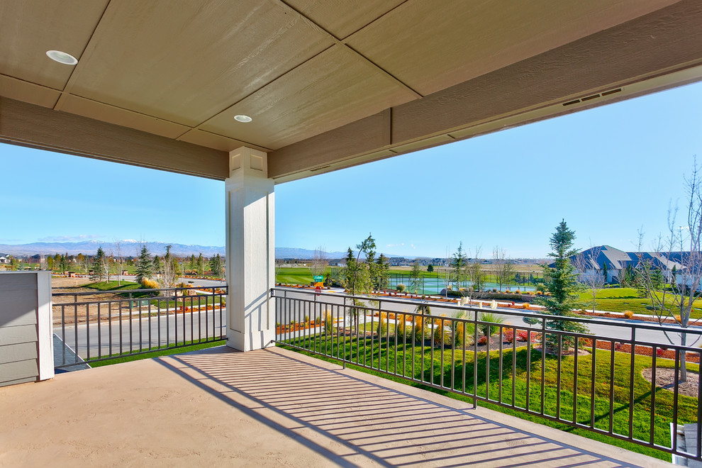 Example of a transitional home design design in Boise
