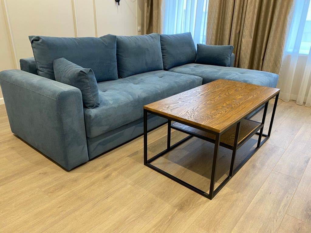 Журнальный столик из массива