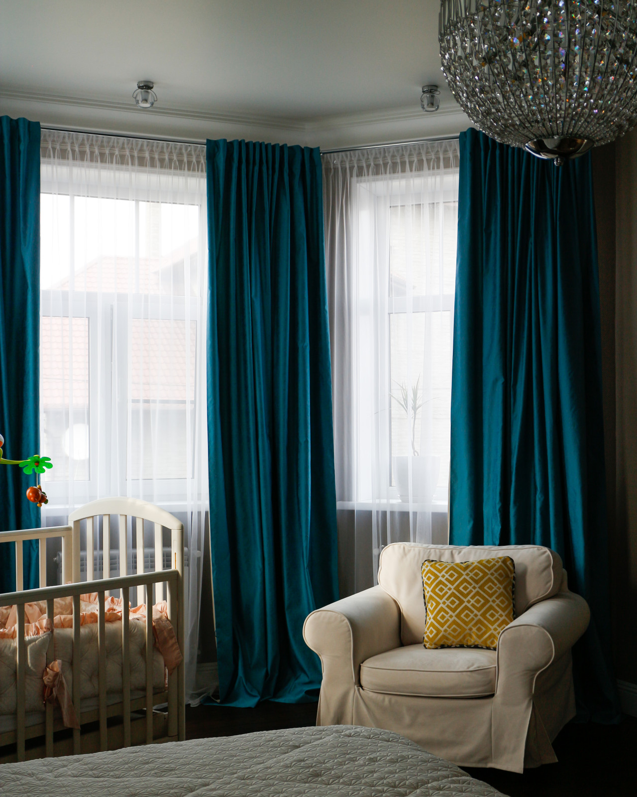 Интерьер двухэтажного дома в пригороде