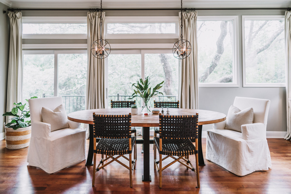Transitional home design photo in Austin