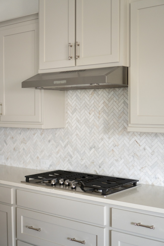 Transitional kitchen photo in Dallas