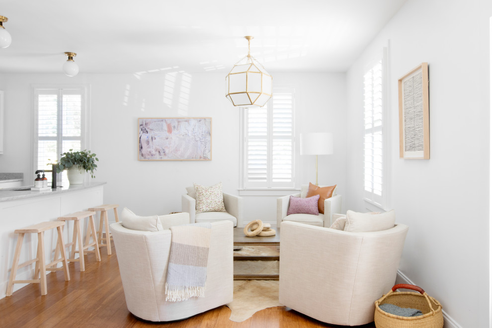 Transitional home design photo in Charleston