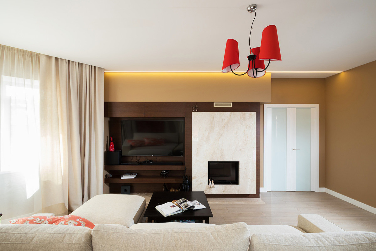 Яркий дом в пригороде