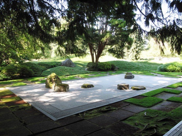 Inspiration for a traditional garden in Seattle.