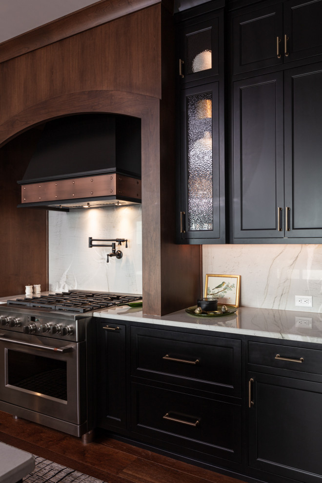 Example of a transitional kitchen design in Cincinnati