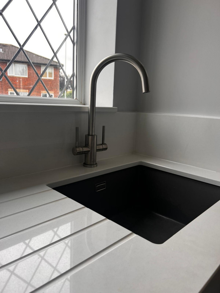 The Groby Kitchen - Goscote MTM Europe J Pull in White Gloss