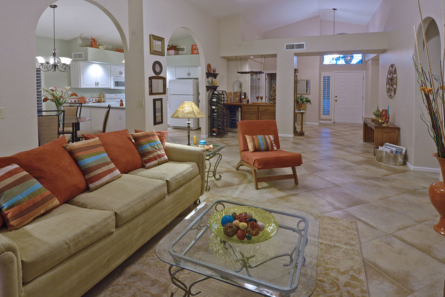 Saddlebrook modern-wohnzimmer
