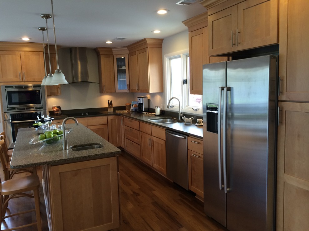 Example of a mid-sized transitional u-shaped light wood floor open concept kitchen design with an undermount sink, shaker cabinets, light wood cabinets, quartz countertops, stainless steel appliances and an island