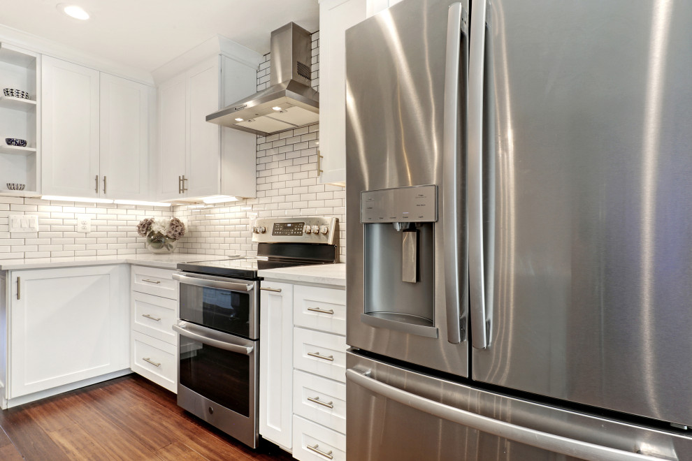 Example of a transitional kitchen design in DC Metro