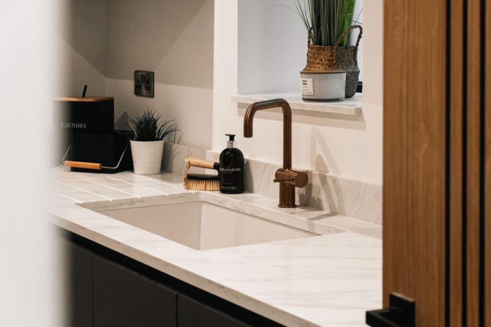 Carisbrooke view - New Build - Stage to Sell