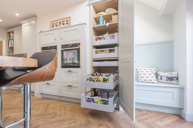 Internal drawers make this larder easy to access maritimt-koekken