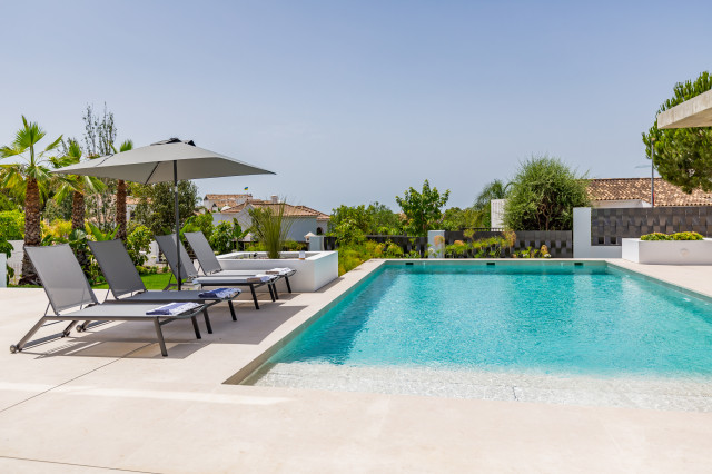 La Alquer&iacute;a contemporaneo-piscina