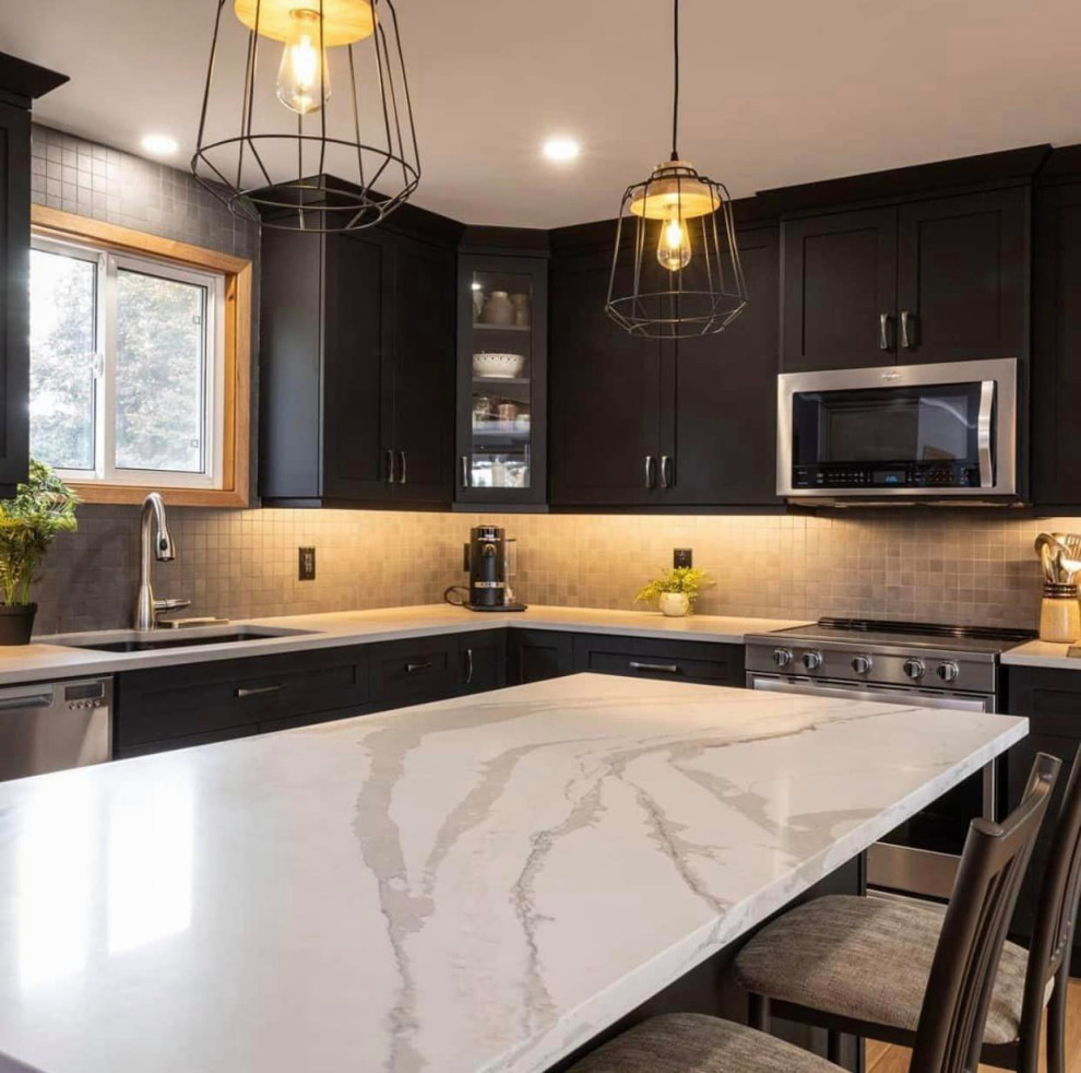 Black Kitchen Reno