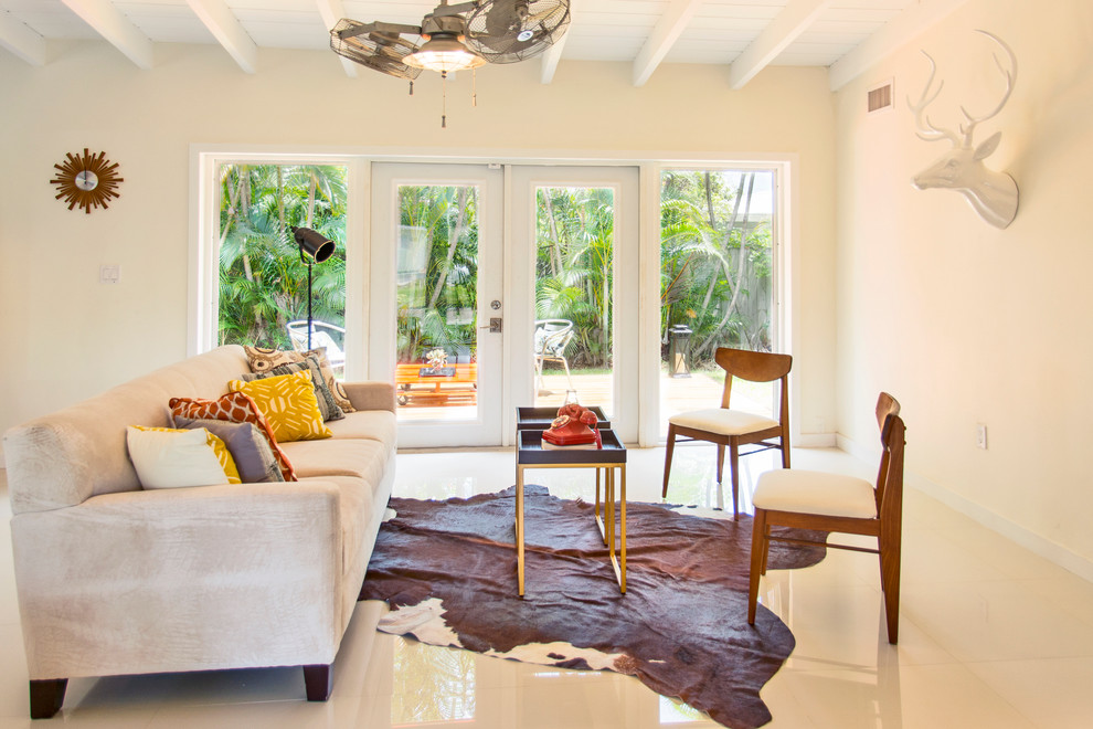 Photo of an eclectic living room in Miami with white walls.