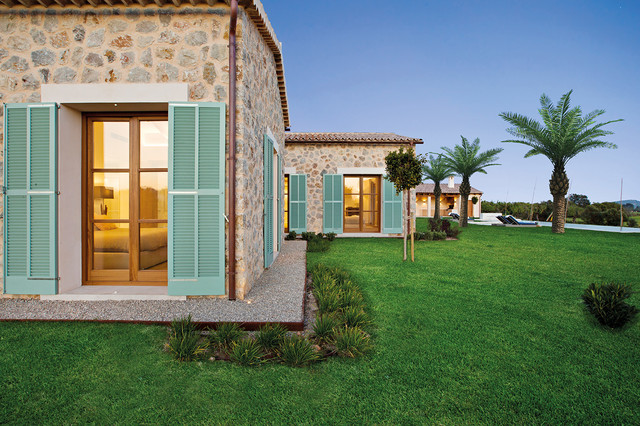 Santa Mar&iacute;a mediterranean-exterior