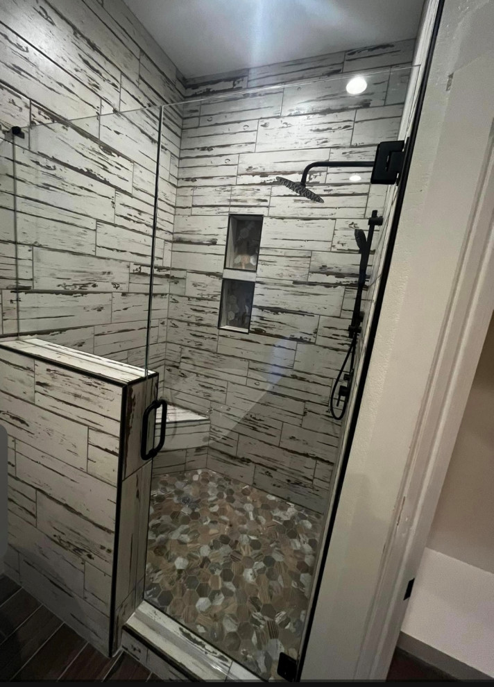 Inspiration for a rustic bathroom remodel in Dallas