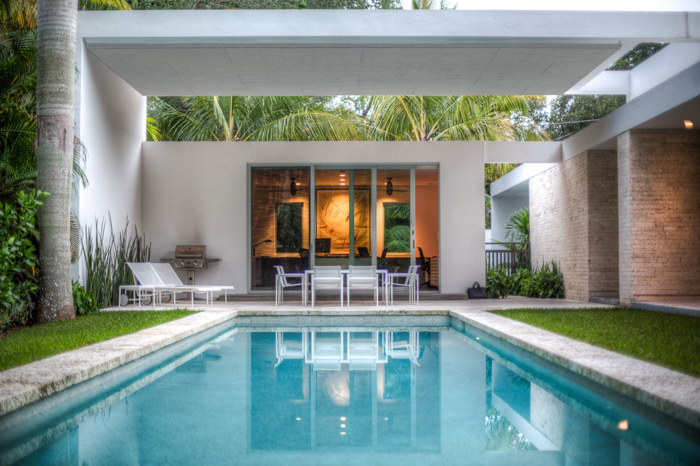 Modern rectangular pool in Miami.