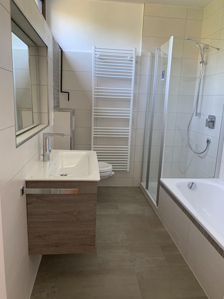 Photo of a small modern ensuite bathroom in Cologne with flat-panel cabinets, dark wood cabinets and a floating vanity unit.