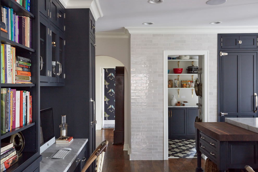 Inspiration for a transitional home design remodel in Chicago