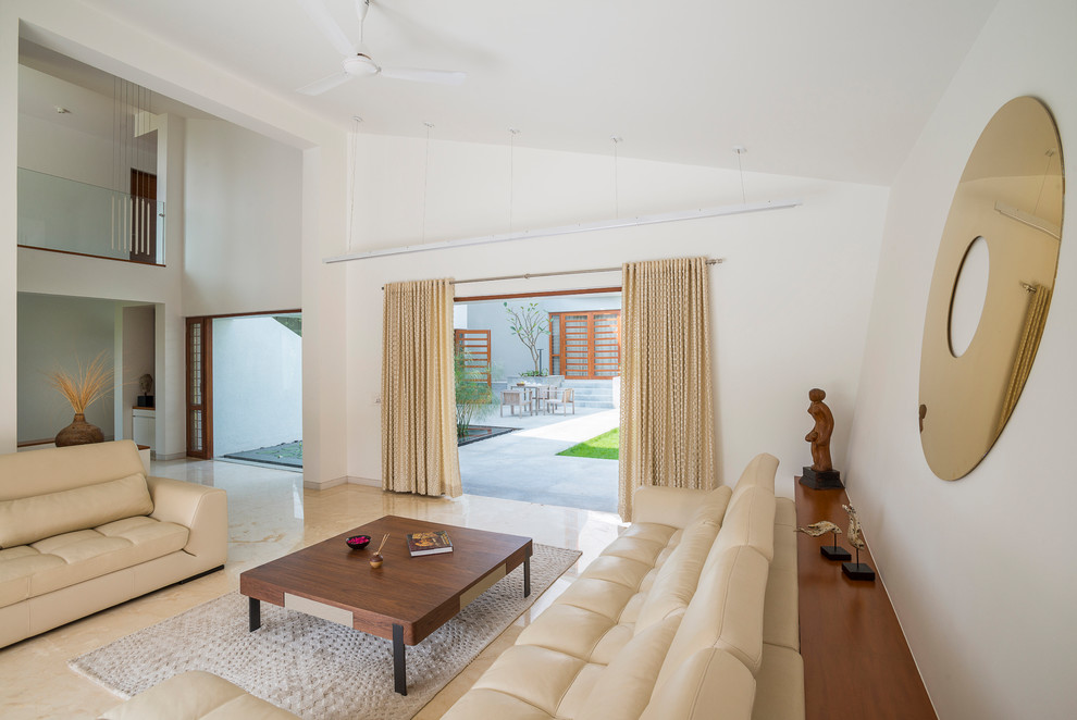 Design ideas for a modern living room in Bengaluru.