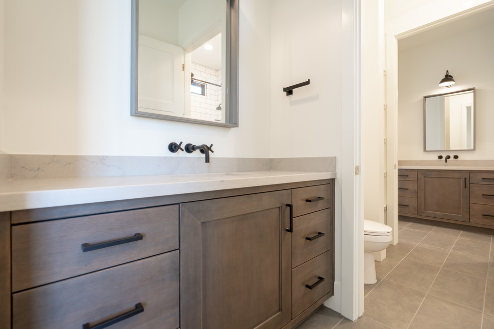 Transitional home design photo in Phoenix