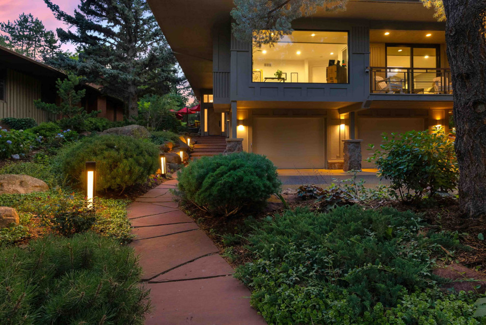 Inspiration for a mid-sized transitional landscaping in Denver.