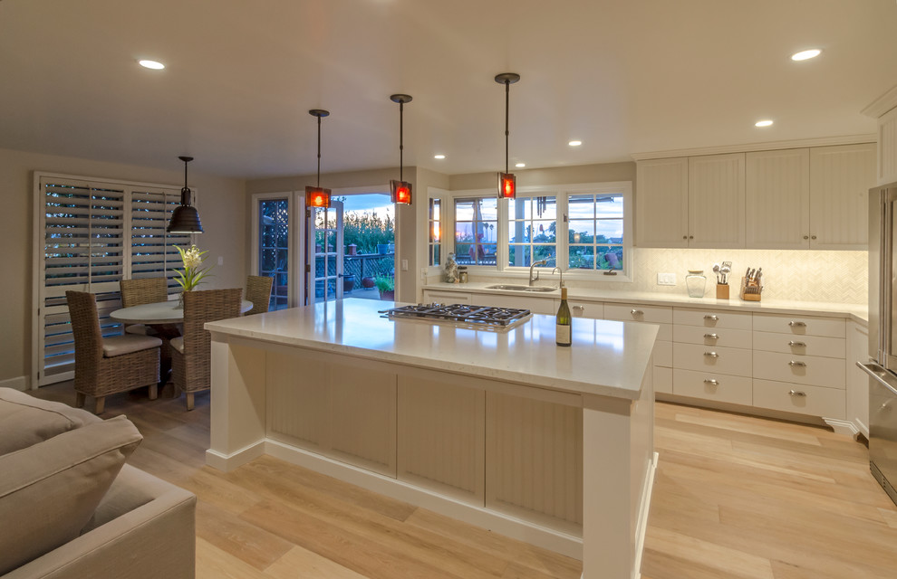 Transitional home design photo in Santa Barbara