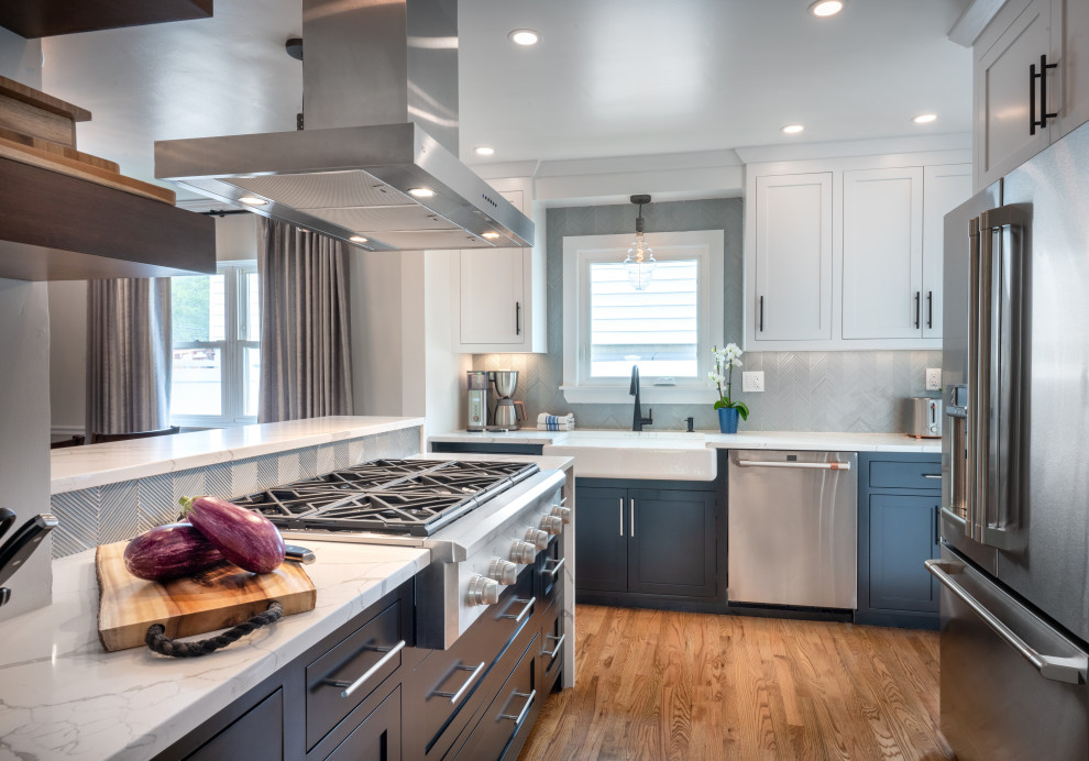 Kitchen - transitional kitchen idea in Bridgeport