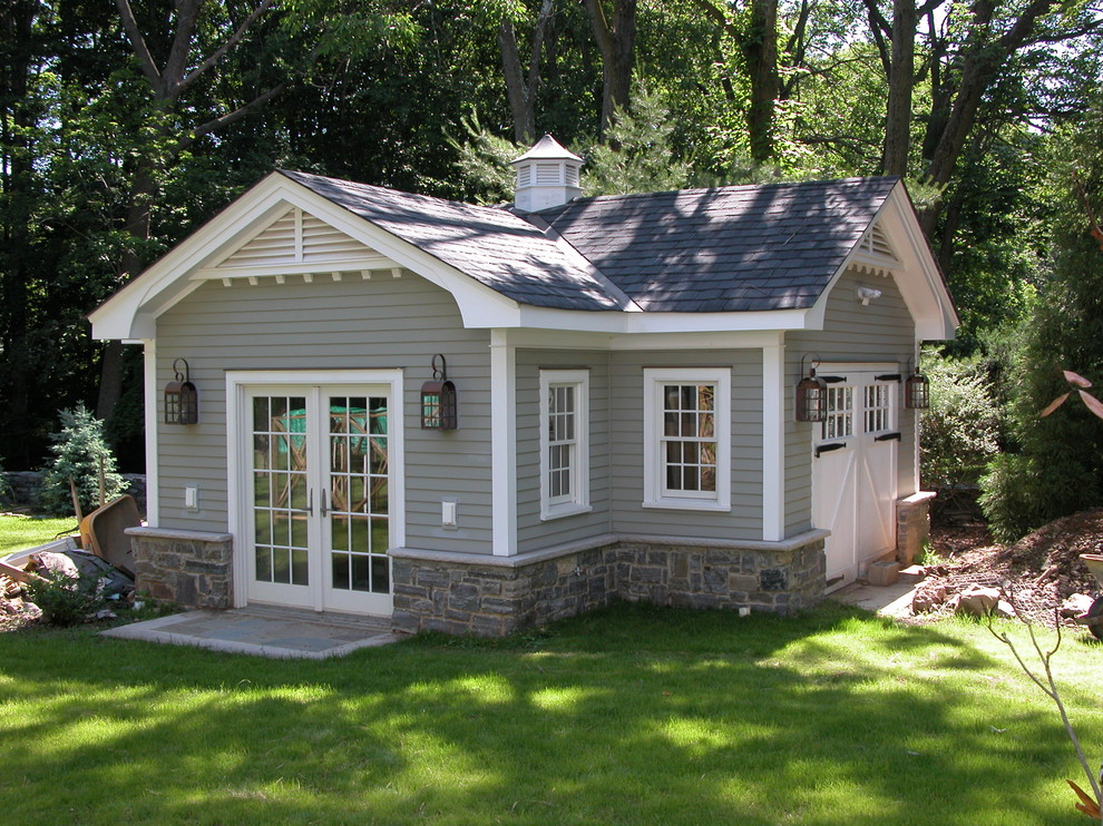 Inspiration for a timeless one-car garage remodel in New York