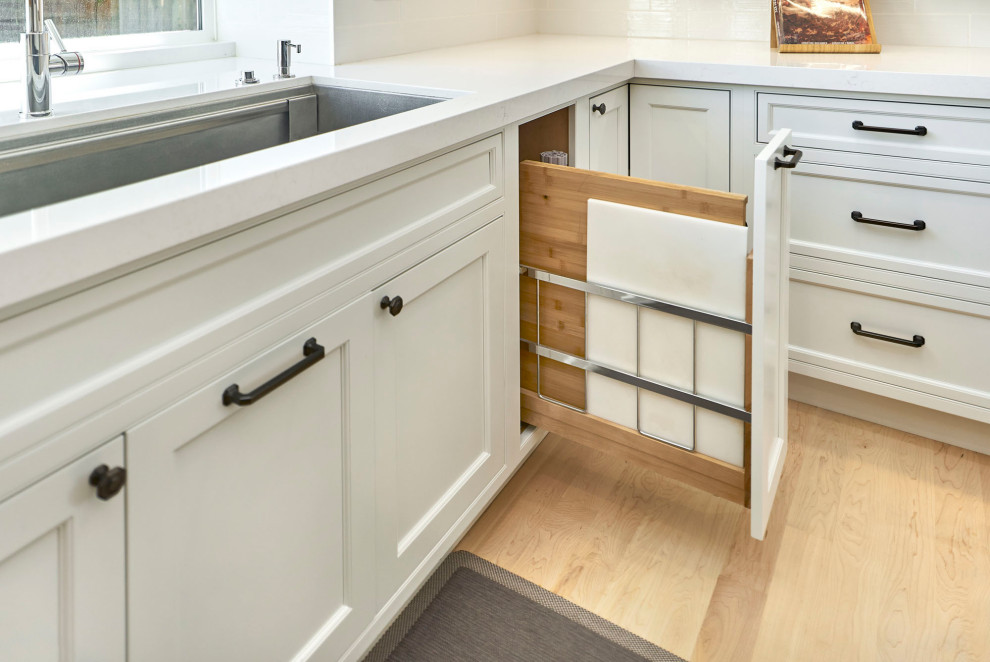 Transitional kitchen photo in San Francisco