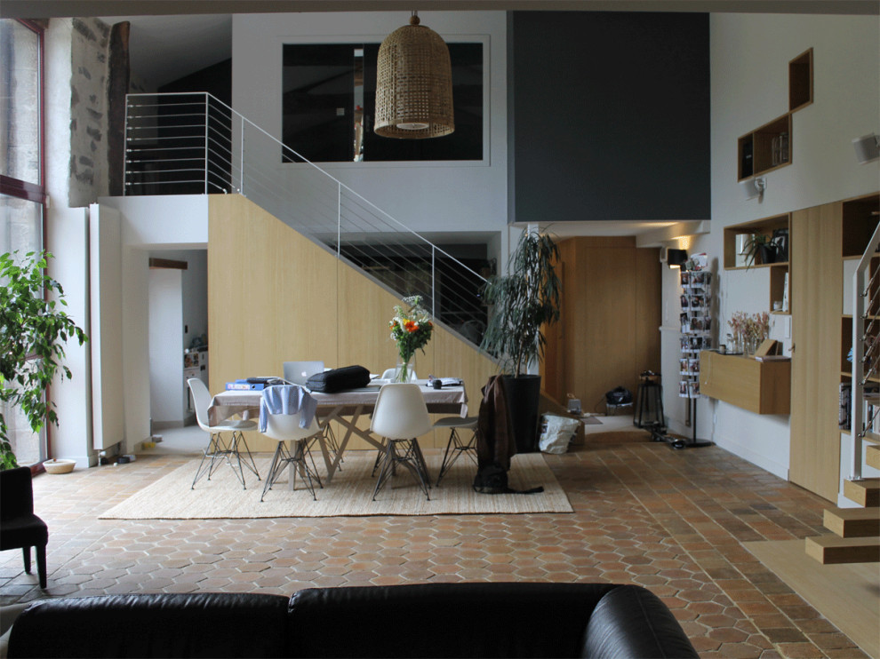 Cette image montre une salle à manger design.
