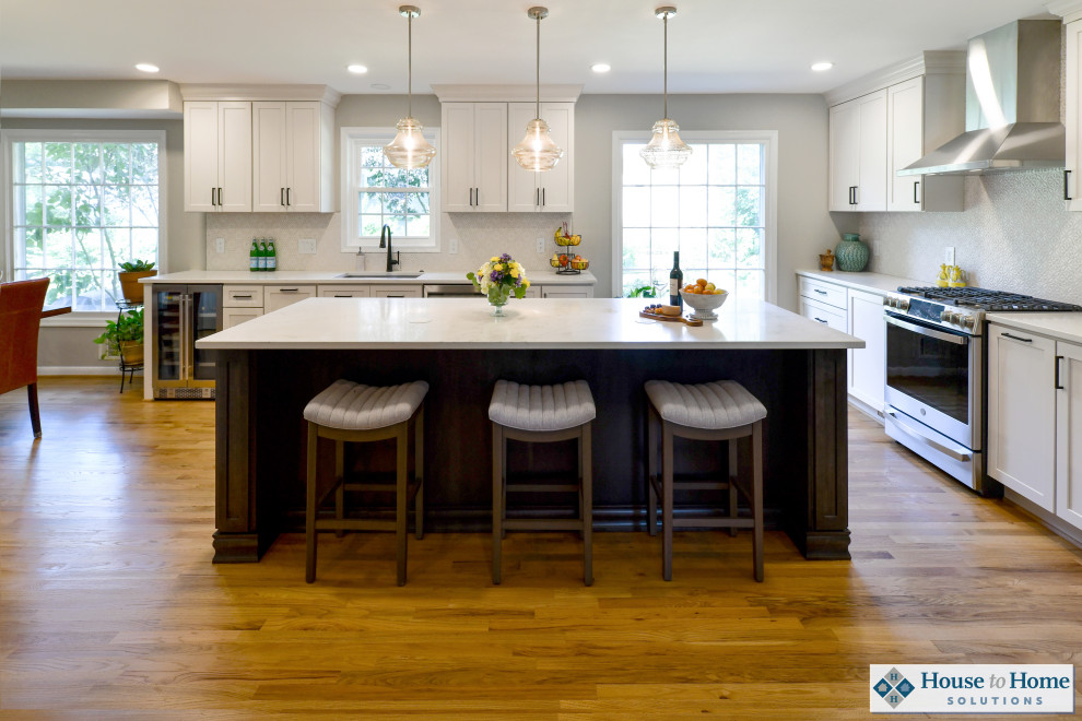Example of a transitional kitchen design in DC Metro