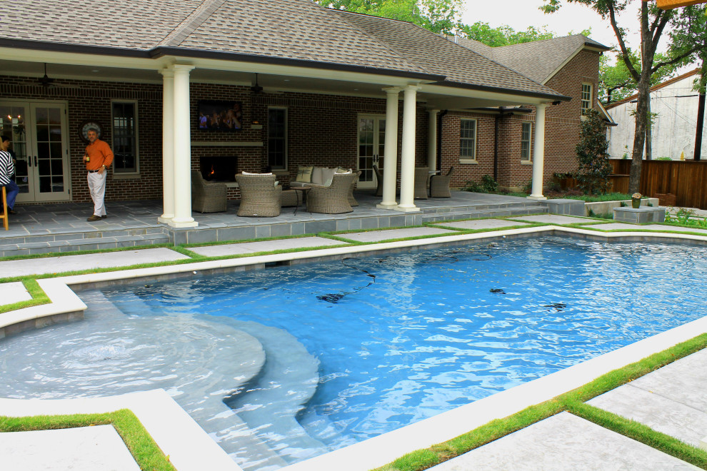 Exemple d'une piscine latérale tendance de taille moyenne et sur mesure avec une dalle de béton.