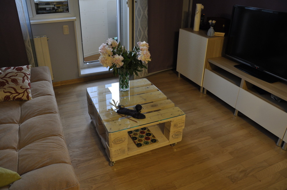 Журнальный столик на колесиках