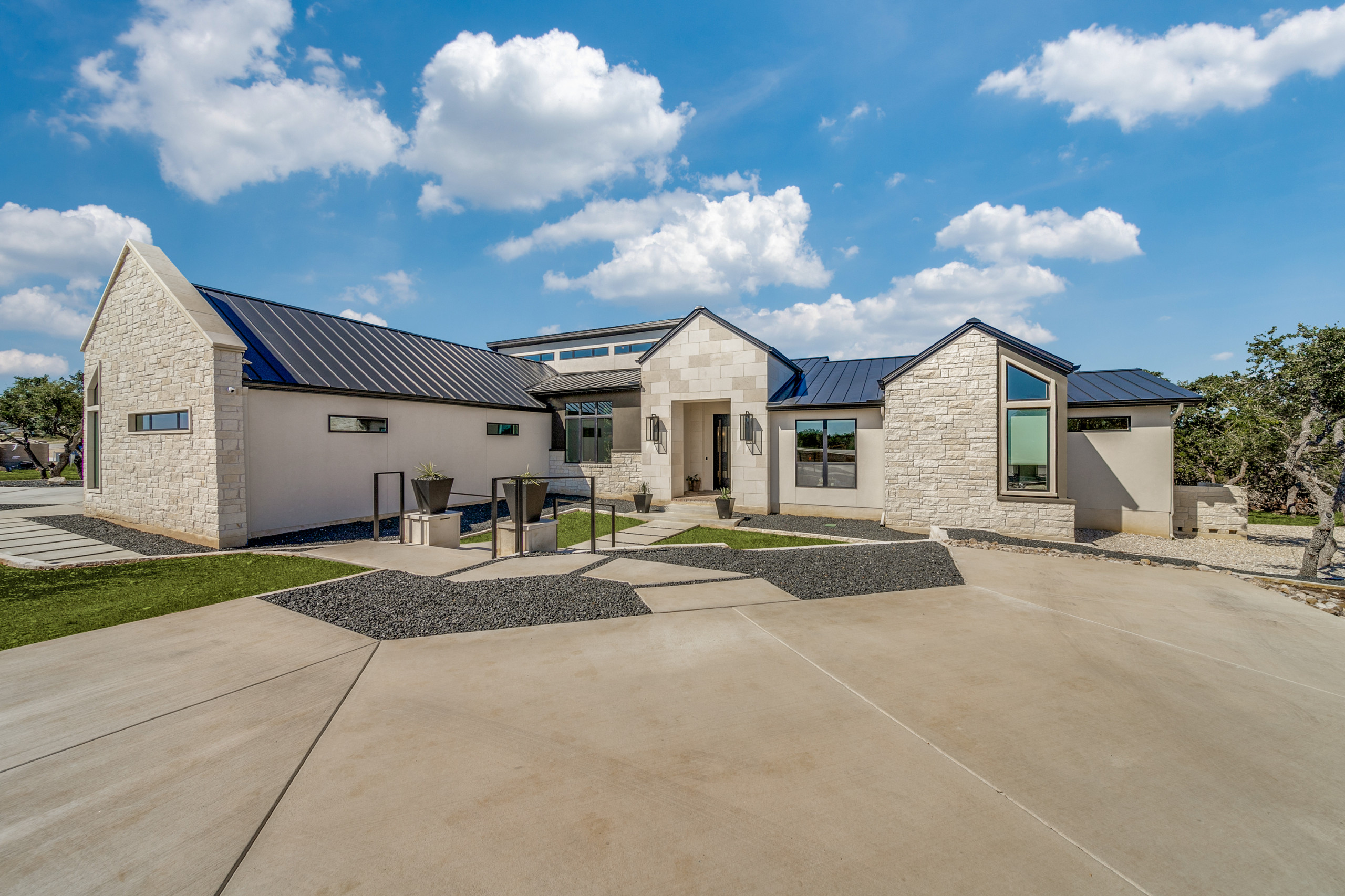 Modern european: 3,830 ft², 4 BR/3 BA/1 ST