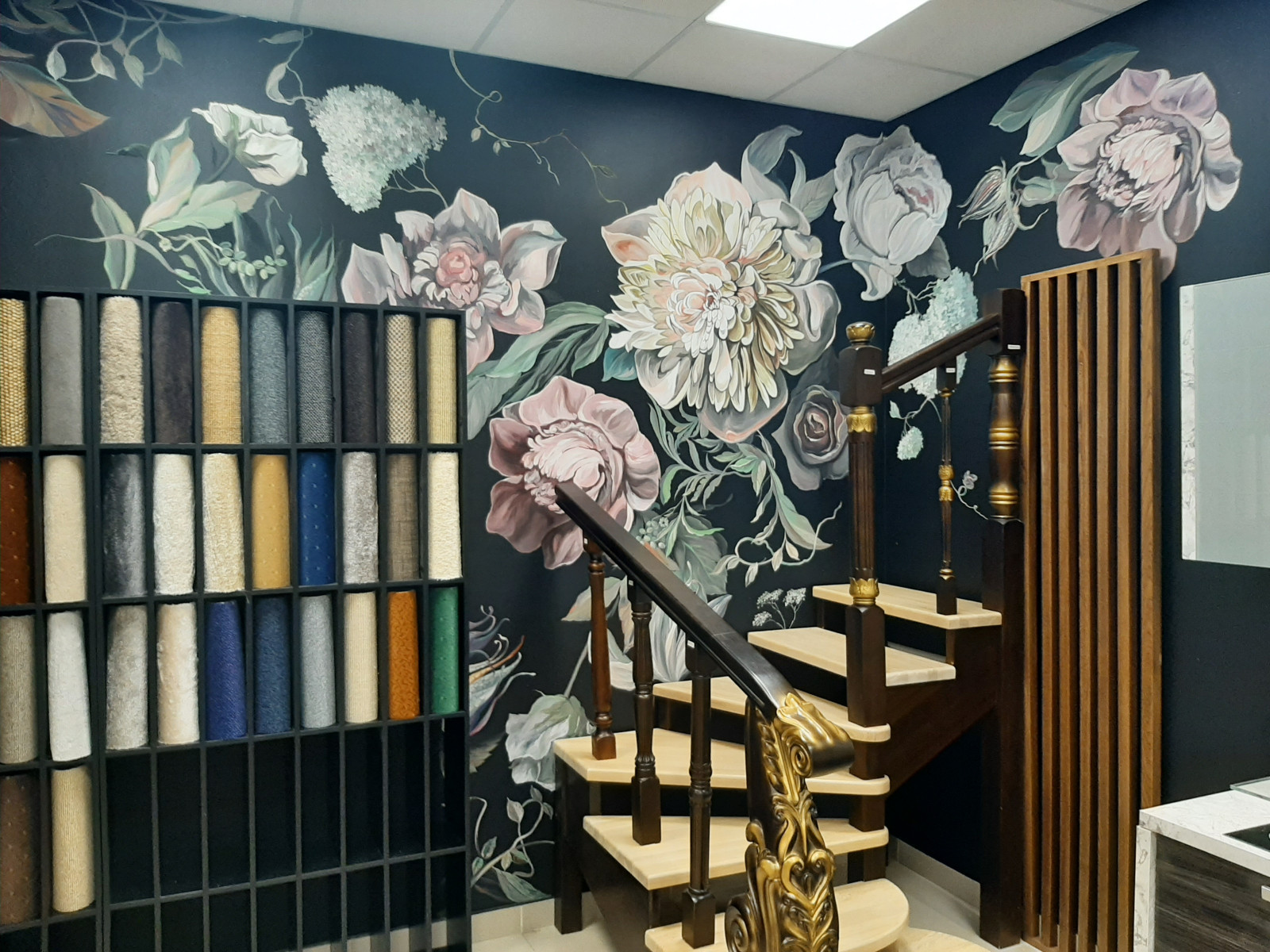 Художественная роспись стен на тему цветы "Пионы"