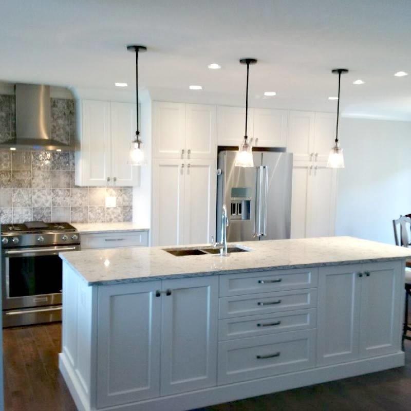 Transitional kitchen photo in Vancouver