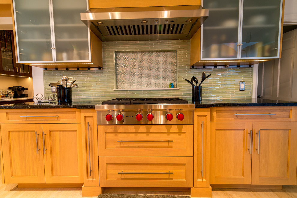 Kitchen - kitchen idea in Boston