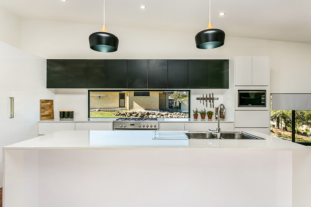 Photo of a contemporary kitchen in Newcastle - Maitland.