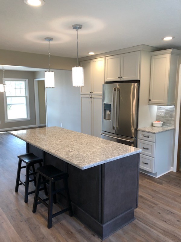 Kitchen - transitional kitchen idea