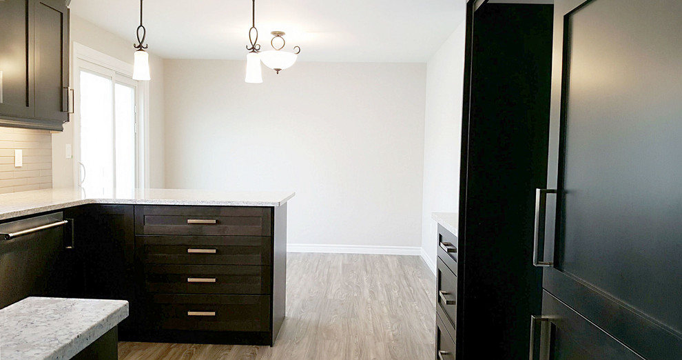 Large transitional l-shaped vinyl floor and brown floor eat-in kitchen photo in Toronto with an undermount sink, recessed-panel cabinets, dark wood cabinets, quartzite countertops, beige backsplash, glass tile backsplash and white countertops