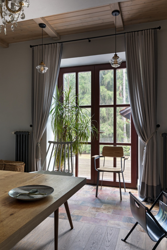 Дом в соснах