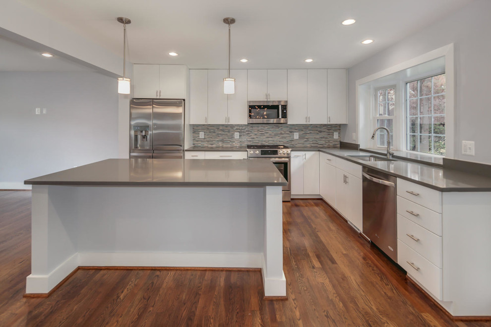 Kitchen - transitional kitchen idea in DC Metro